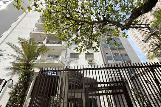 Fachada de apartamento para alugar com 2 quartos, 75m² em Centro, Guarujá