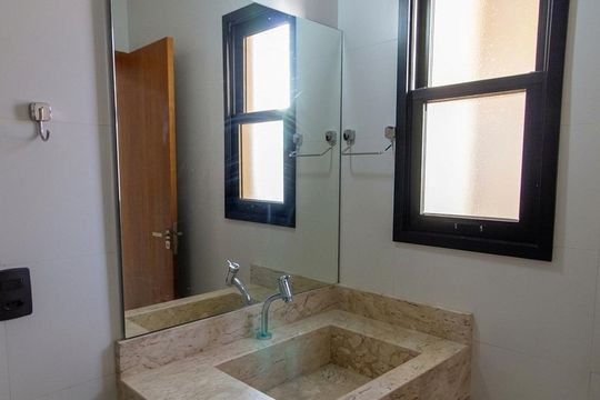Banheiro de casa de condomínio para alugar com 2 quartos, 85m² em Chácara Primavera, Campinas