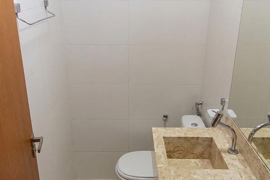 Banheiro de casa de condomínio para alugar com 2 quartos, 85m² em Chácara Primavera, Campinas