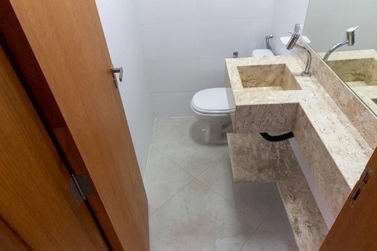 Banheiro de casa de condomínio para alugar com 2 quartos, 85m² em Chácara Primavera, Campinas