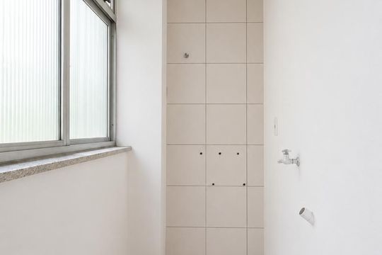 Área de serviço de apartamento para alugar com 2 quartos, 1100m² em Agronomia, Porto Alegre