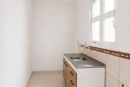 Cozinha de apartamento para alugar com 2 quartos, 1100m² em Agronomia, Porto Alegre