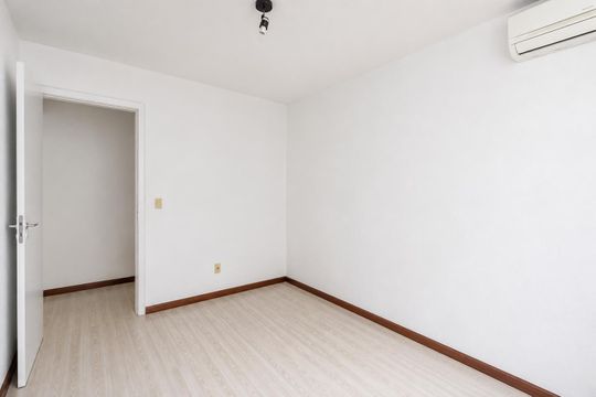 Quarto de apartamento para alugar com 2 quartos, 1100m² em Agronomia, Porto Alegre