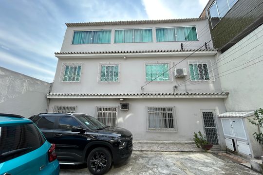 Fachada de casa à venda com 2 quartos, 75m² em Piedade, Rio de Janeiro
