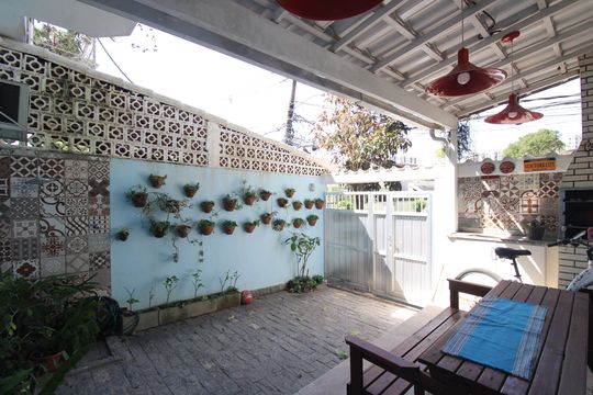 Garagem de casa para alugar com 2 quartos, 65m² em Jacarepaguá, Rio de Janeiro