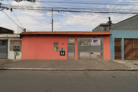 Fachada de casa para alugar com 1 quarto, 60m² em Jardim Helena, São Paulo