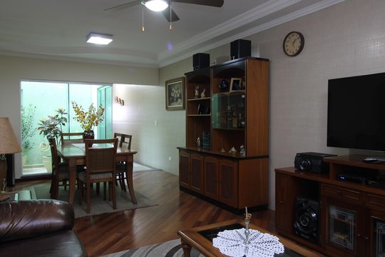 Casa à venda com 3 quartos, 220m² em Vila Talarico, São Paulo