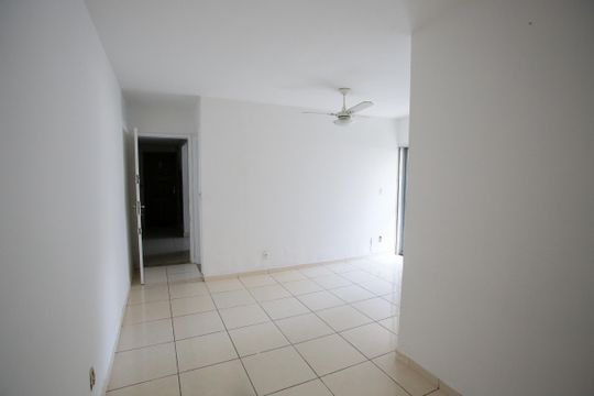 Sala de apartamento para alugar com 2 quartos, 58m² em Taquara, Rio de Janeiro