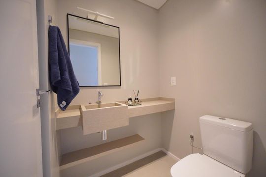 Lavabo de apartamento para alugar com 3 quartos, 120m² em Capoeiras, Florianópolis