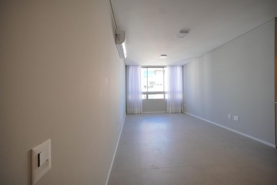 Apartamento para alugar com 3 quartos, 120m² em Capoeiras, Florianópolis