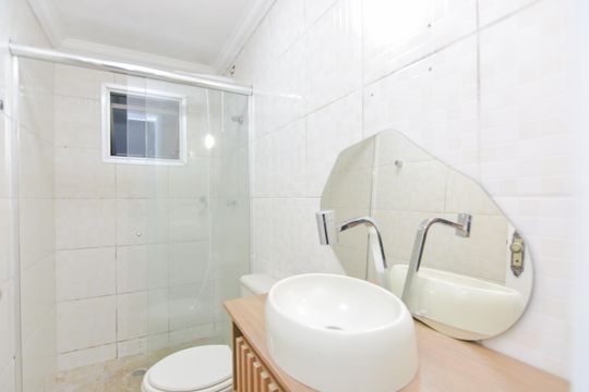 Banheiro de apartamento à venda com 2 quartos, 63m² em Vila Galvão, Guarulhos