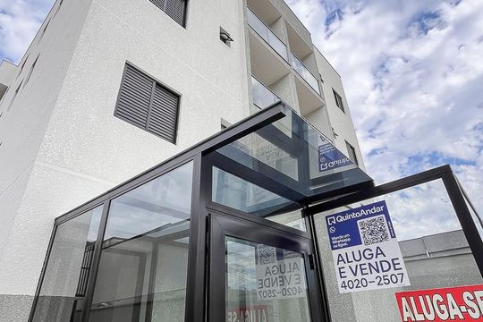 Fachada + plaquinha de apartamento para alugar com 2 quartos, 44m² em Nova Gerti, São Caetano do Sul