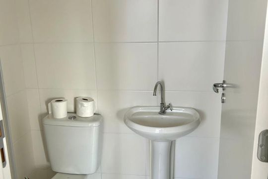 Banheiro de apartamento à venda com 2 quartos, 33m² em Colônia (Zona Leste), São Paulo