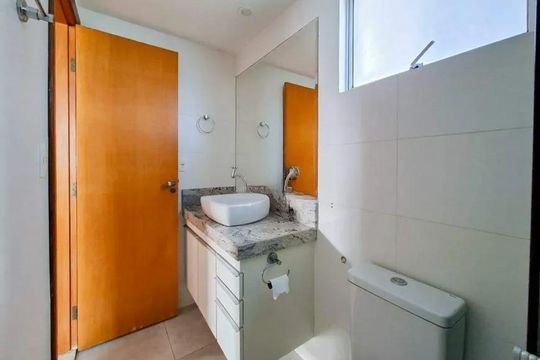 Banheiro de apartamento para alugar com 3 quartos, 90m² em Nova Suíça, Belo Horizonte