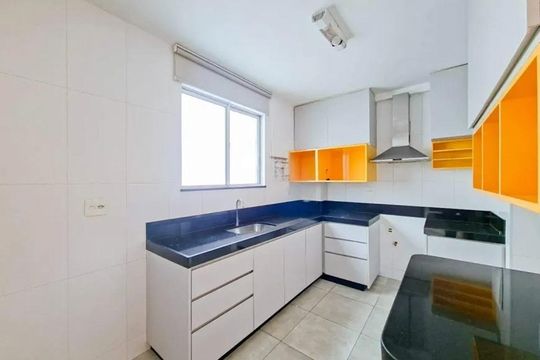 Cozinha de apartamento para alugar com 3 quartos, 90m² em Nova Suíça, Belo Horizonte