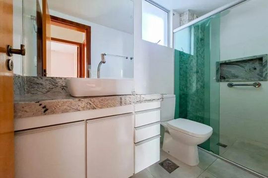 Banheiro de apartamento para alugar com 3 quartos, 90m² em Nova Suíça, Belo Horizonte