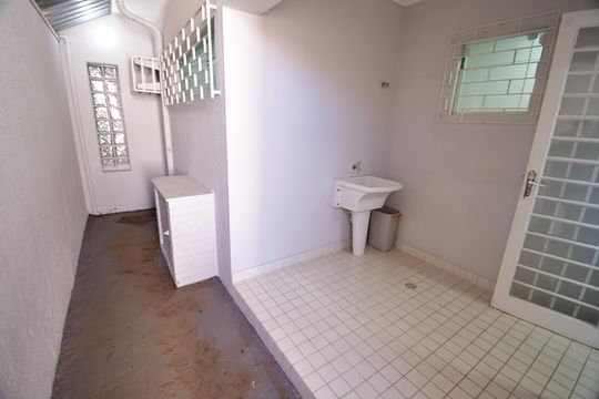 Área de Serviço de casa à venda com 6 quartos, 223m² em Jardim das Paineiras, Campinas