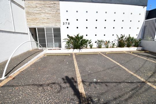 Garagem de casa à venda com 6 quartos, 223m² em Jardim das Paineiras, Campinas