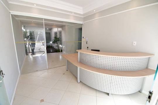 Hall de entrada de casa à venda com 6 quartos, 223m² em Jardim das Paineiras, Campinas