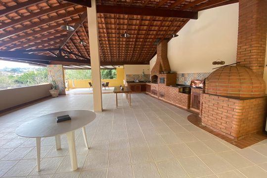 Área externa de casa para alugar com 3 quartos, 2550m² em Jardim Olimpia, Jacareí