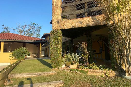 Área externa de casa para alugar com 3 quartos, 2550m² em Jardim Olimpia, Jacareí