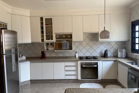 Cozinha de casa para alugar com 3 quartos, 2550m² em Jardim Olimpia, Jacareí