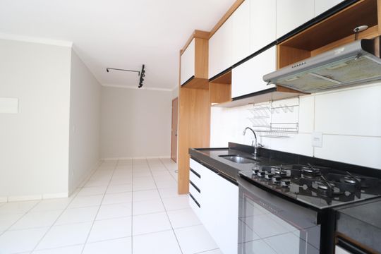 Cozinha de apartamento para alugar com 2 quartos, 50m² em Jardim Europa, Uberlândia