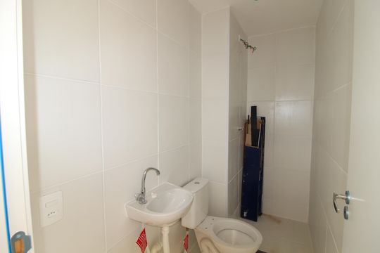 Banheiro de apartamento para alugar com 2 quartos, 32m² em Jaguaré, São Paulo