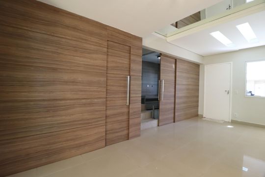 Sala de casa de condomínio para alugar com 3 quartos, 130m² em Morada da Colina, Uberlândia