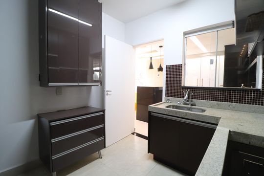 Cozinha de casa de condomínio para alugar com 3 quartos, 130m² em Morada da Colina, Uberlândia
