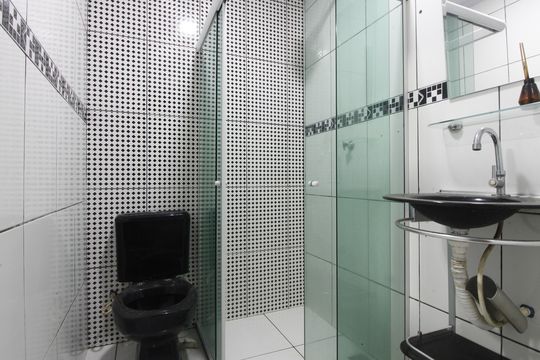 Banheiro 1 de casa para alugar com 2 quartos, 19m² em Reserva do Pero, Cabo Frio