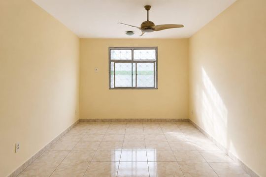 Sala de apartamento à venda com 1 quarto, 45m² em Coelho Neto, Rio de Janeiro