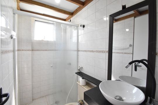 Banheiro de apartamento para alugar com 2 quartos, 52m² em Juvevê, Curitiba