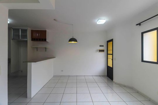 Casa de Condomínio para alugar com 2 quartos, 88m² em Vila Paulo Silas, São Paulo