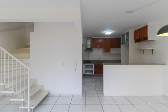 Casa de Condomínio para alugar com 2 quartos, 88m² em Vila Paulo Silas, São Paulo