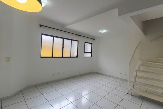 Casa de Condomínio para alugar com 2 quartos, 88m² em Vila Paulo Silas, São Paulo
