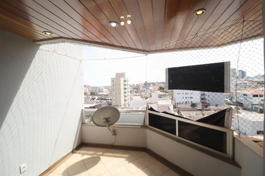 Sacada de apartamento para alugar com 4 quartos, 160m² em Osvaldo, Uberlândia