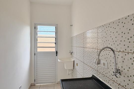 Cozinha de apartamento para alugar com 1 quarto, 60m² em Vila Mangalot, São Paulo