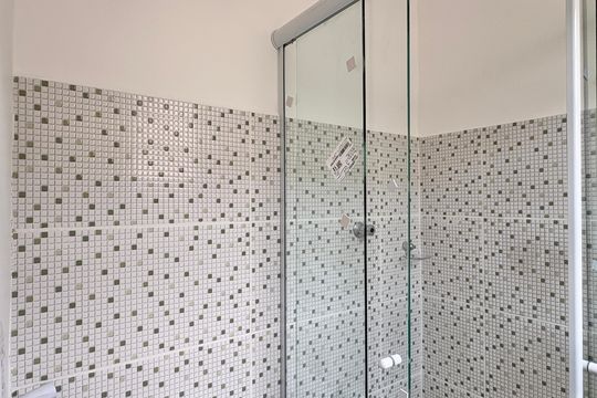 Banheiro de apartamento para alugar com 1 quarto, 60m² em Vila Mangalot, São Paulo