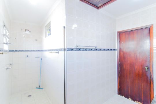 Banheiro  de casa à venda com 4 quartos, 225m² em Jardim Santa Barbara, Guarulhos