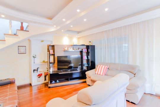 Sala  de casa à venda com 4 quartos, 225m² em Jardim Santa Barbara, Guarulhos