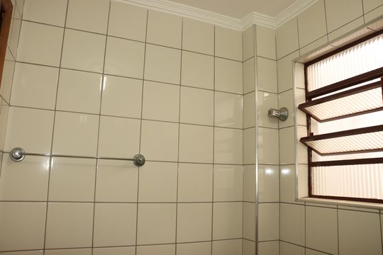 Banheiro social de casa à venda com 4 quartos, 250m² em Jardim Colorado, São Paulo