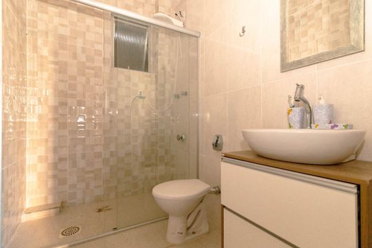 Banheiro de apartamento para alugar com 1 quarto, 65m² em Centro Histórico, Porto Alegre