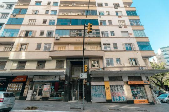Fachada de apartamento para alugar com 1 quarto, 65m² em Centro Histórico, Porto Alegre