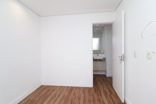 Quarto 1 de apartamento para alugar com 2 quartos, 51m² em Jardim Santo Antonio, São Paulo