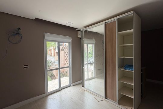 Casa de Condomínio para alugar com 3 quartos, 269m² em Terras do Madeira, Carapicuíba