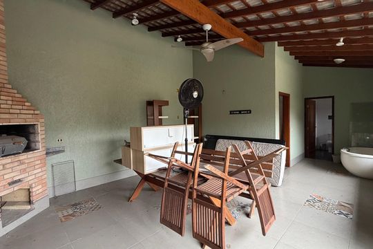 Casa de Condomínio para alugar com 3 quartos, 269m² em Terras do Madeira, Carapicuíba