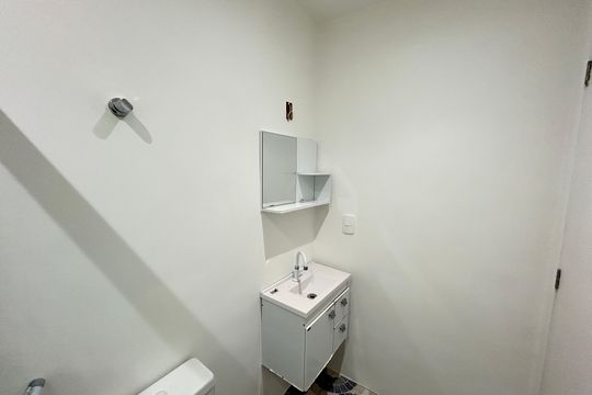 Banheiro de apartamento para alugar com 1 quarto, 45m² em Maria da Graça, Rio de Janeiro