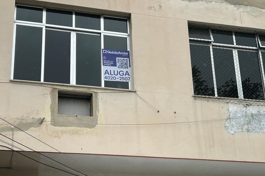 Fachada + placa de apartamento para alugar com 1 quarto, 45m² em Maria da Graça, Rio de Janeiro