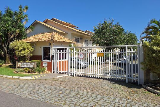 Fachada e portaria de casa para alugar com 2 quartos, 145m² em Camboinhas, Niterói